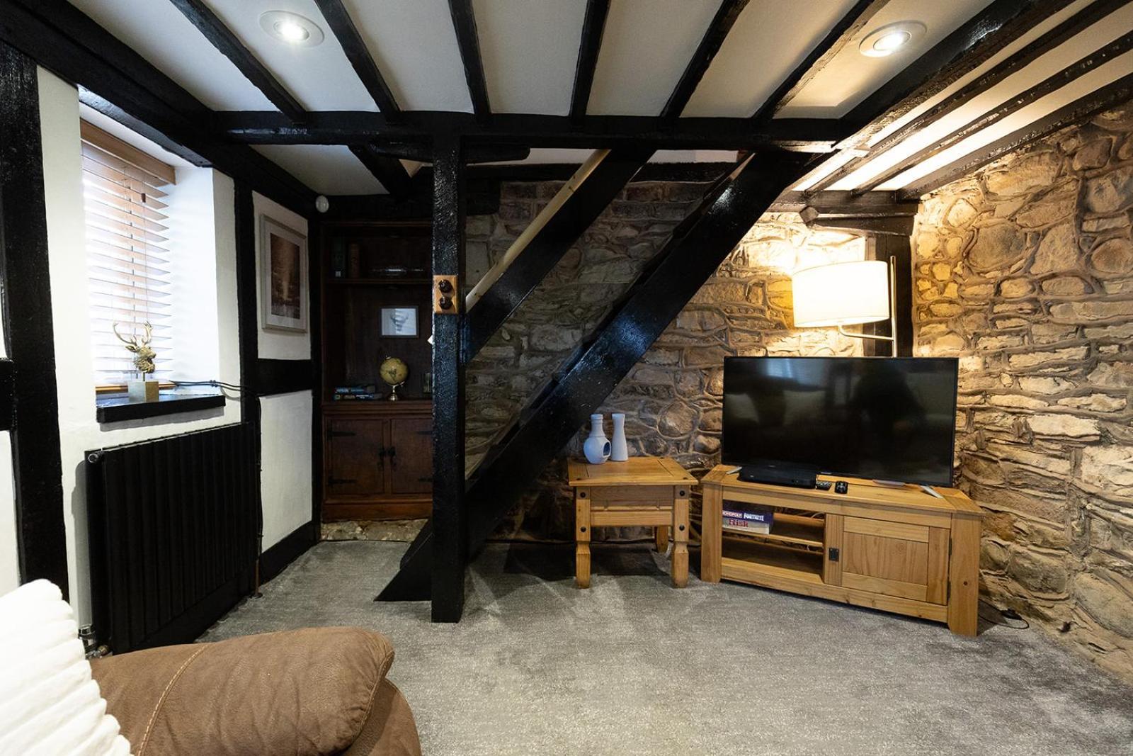 Wilsons - Cosy Based In The District * Camerton (Cumbria)