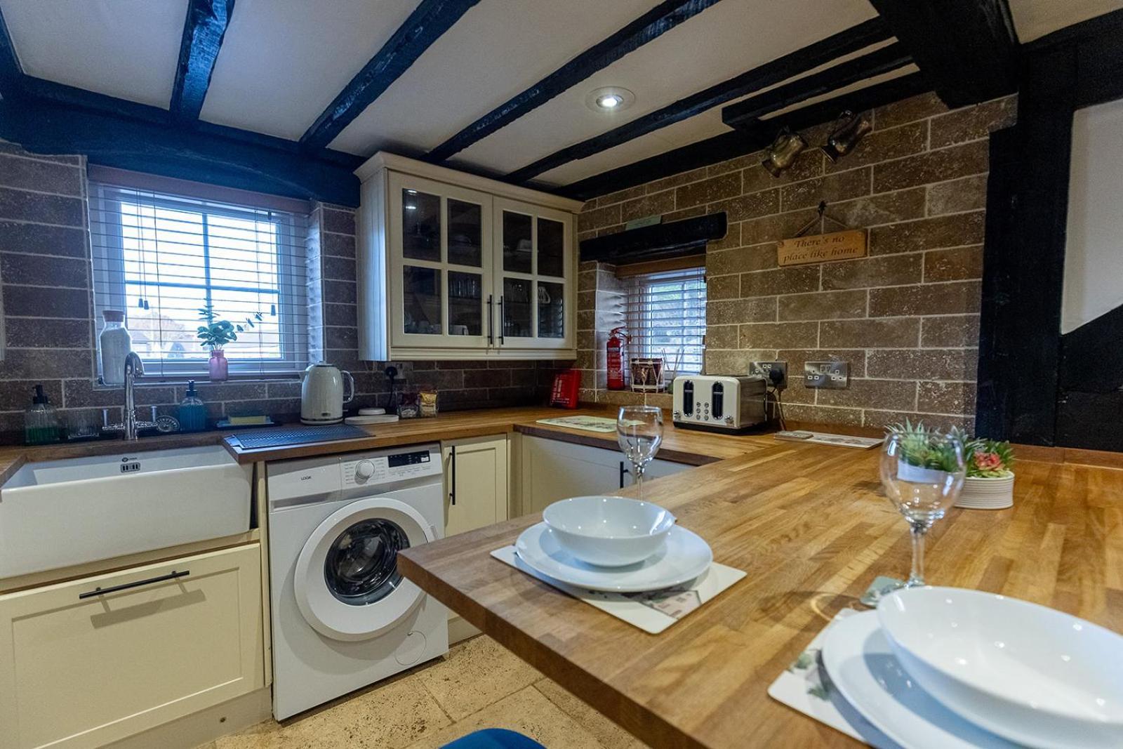 Wilsons - Cosy Based In The District